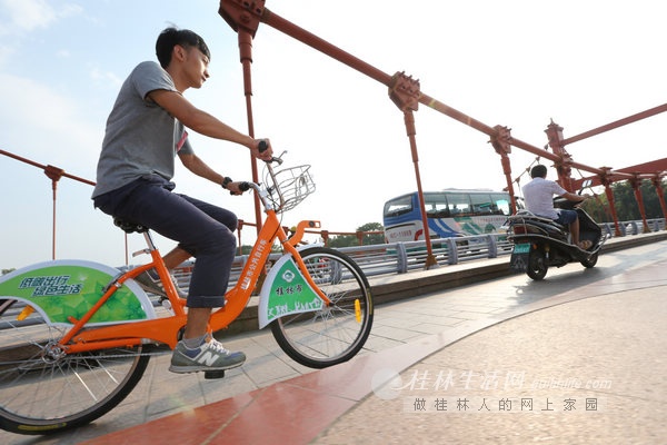 記者提前體驗公共自行車:一小時內輕松穿越市區(qū)